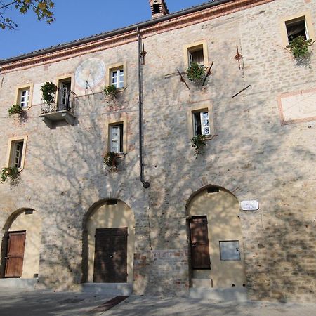 Dimora Storico Romantica Il Sole E La Luna Cerretto Langhe Exterior foto